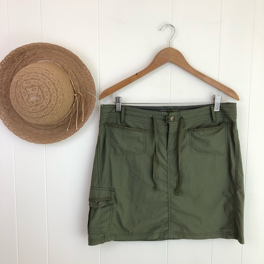 REI Women’s 10 Khaki Green Nylon Hiking Mini Skirt
